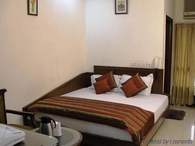 Hotel Star - Free Airport Pickup New Delhi