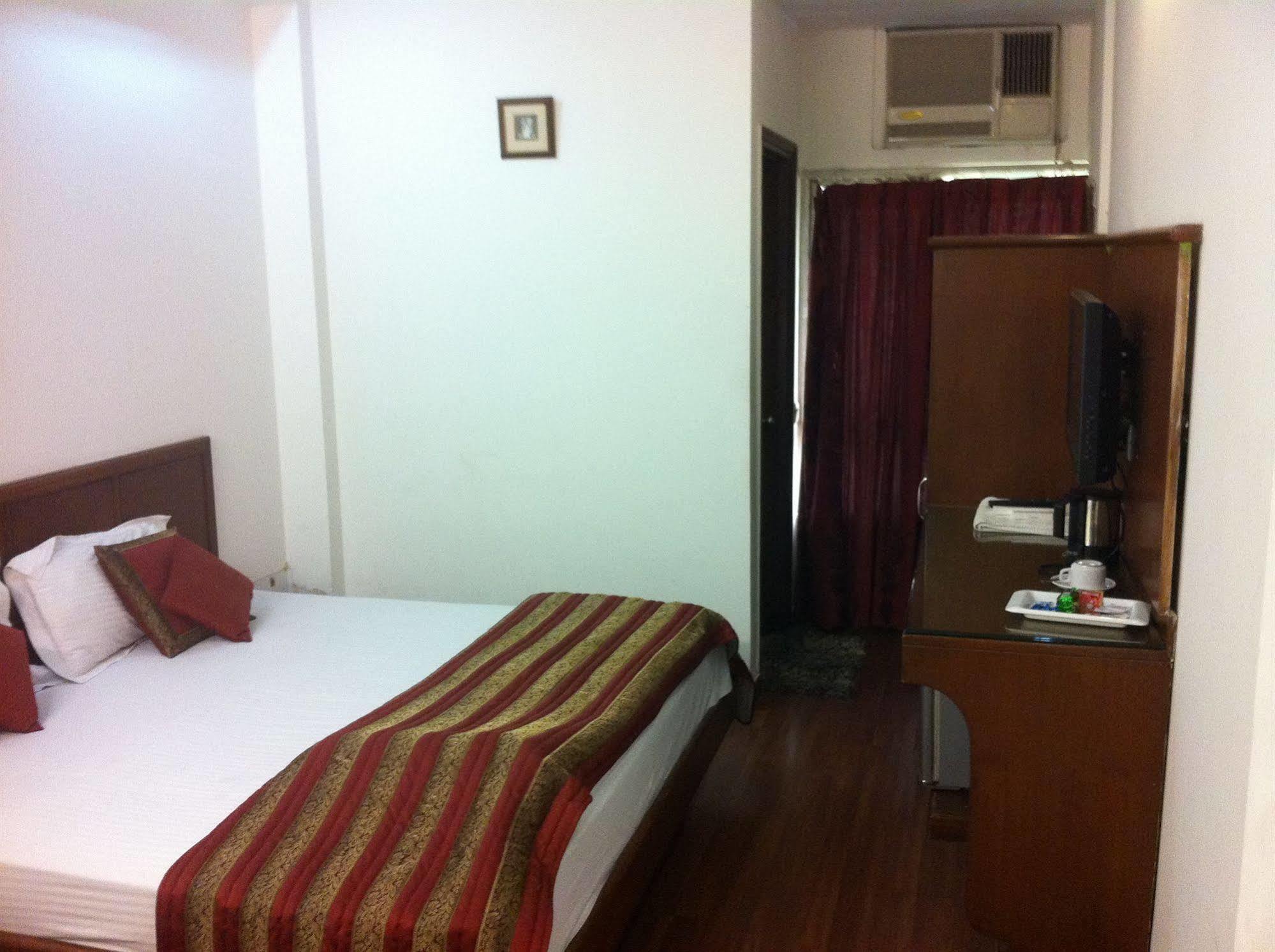 Hotel Star - Free Airport Pickup 4*