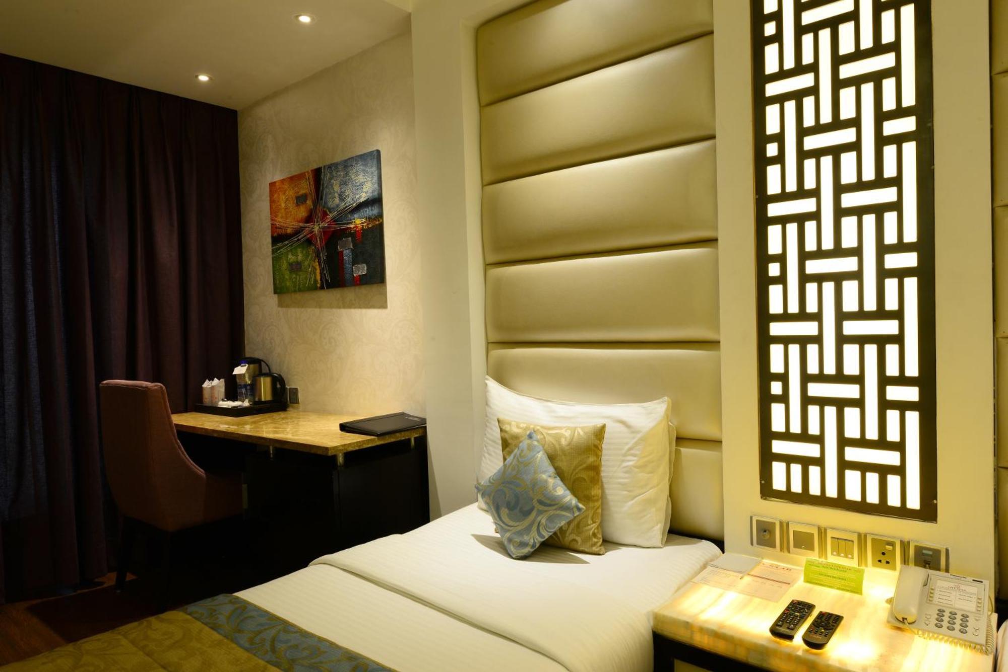 Hotel Star - Free Airport Pickup